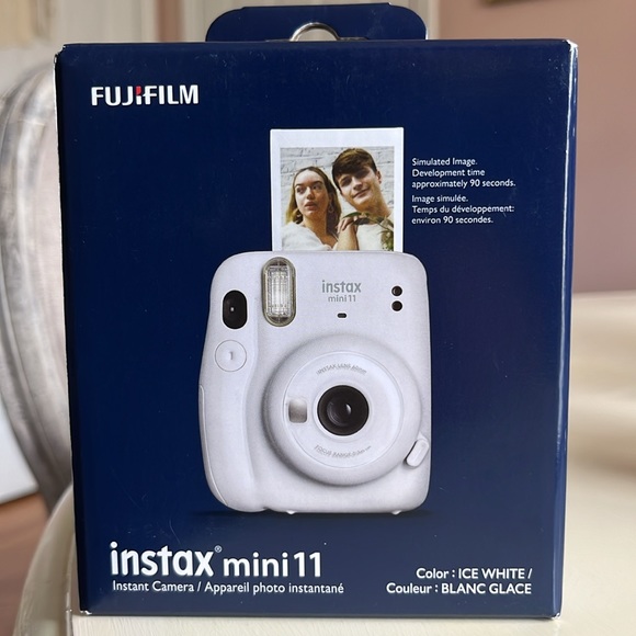 Appareil Photo Instantané Fujifilm Instax Mini 11 - Blanc Glace - Format Carte De Crédit - Auto-Exposition